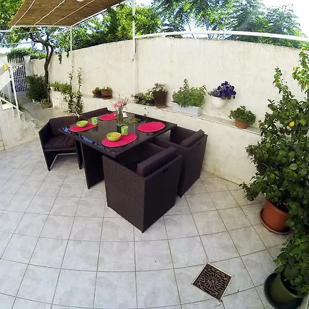 라라 아파트 *